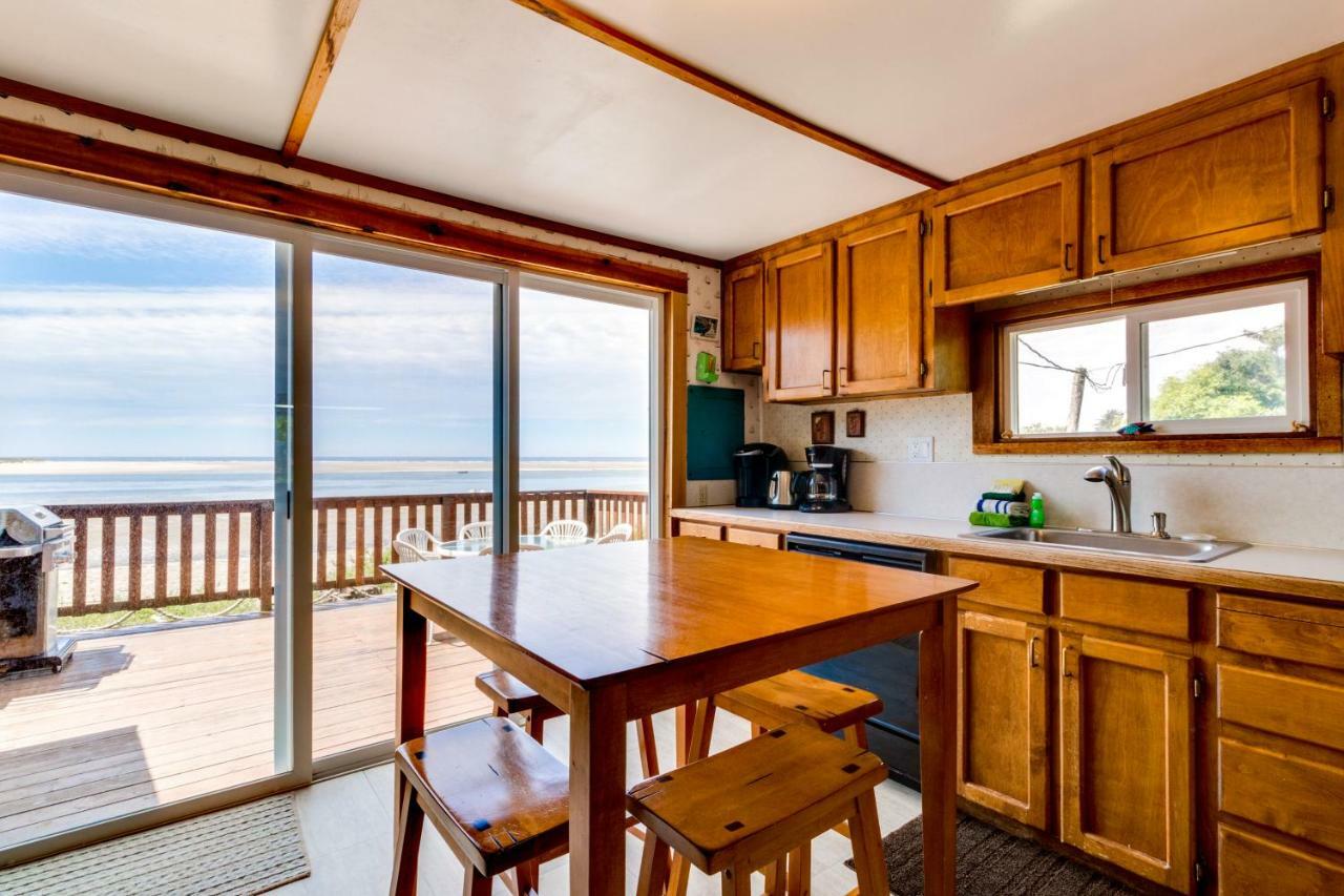 Happy Camp Beachfront Cabin Netarts Exterior photo