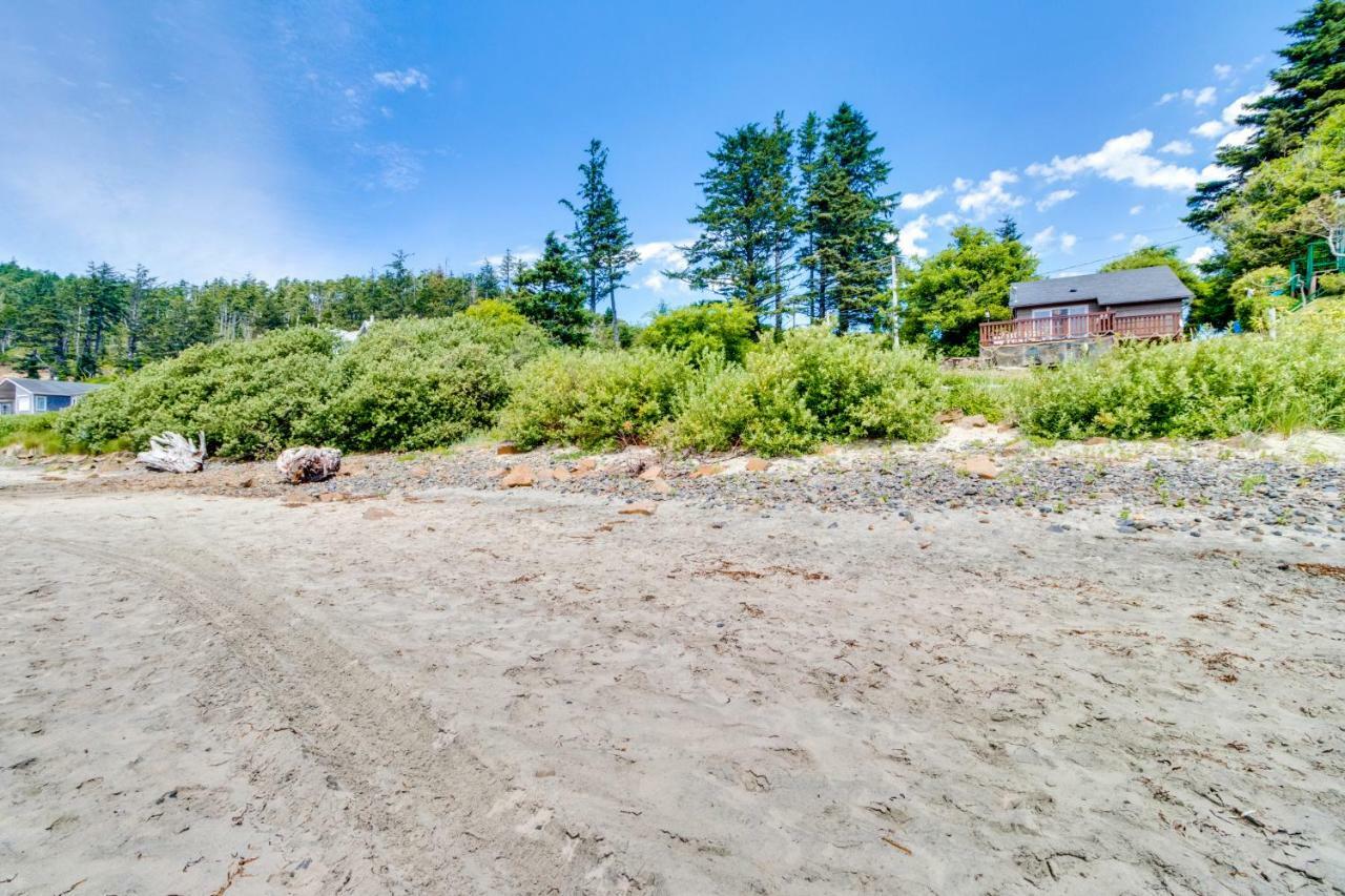Happy Camp Beachfront Cabin Netarts Exterior photo