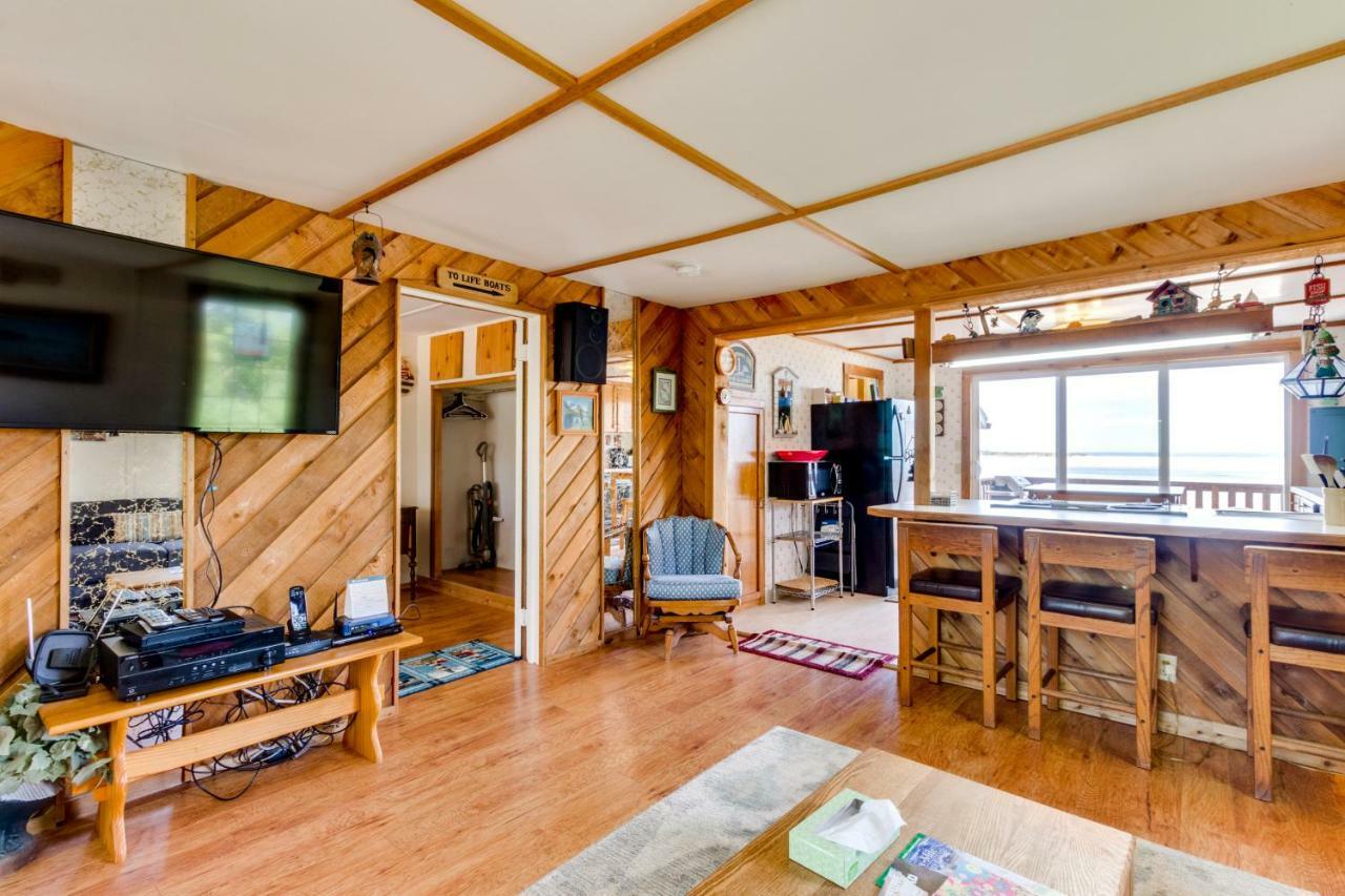 Happy Camp Beachfront Cabin Netarts Exterior photo
